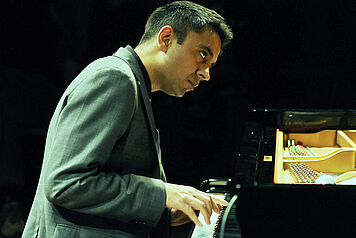 Vijay Iyer      Jazz     Pianist     Live-Konzert    Altes Pfandhaus Köln      Vijay Iyer Thirtha Trio       2012