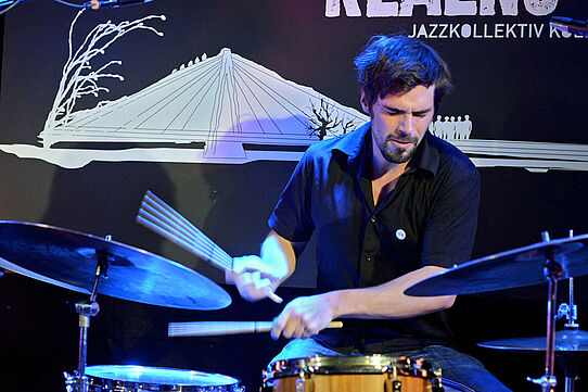 Jonas Burgwinkel    Jazz     Schlagzeuger    Drummer    Live-Konzert    Klaeng-Festival     Subway Köln    2013